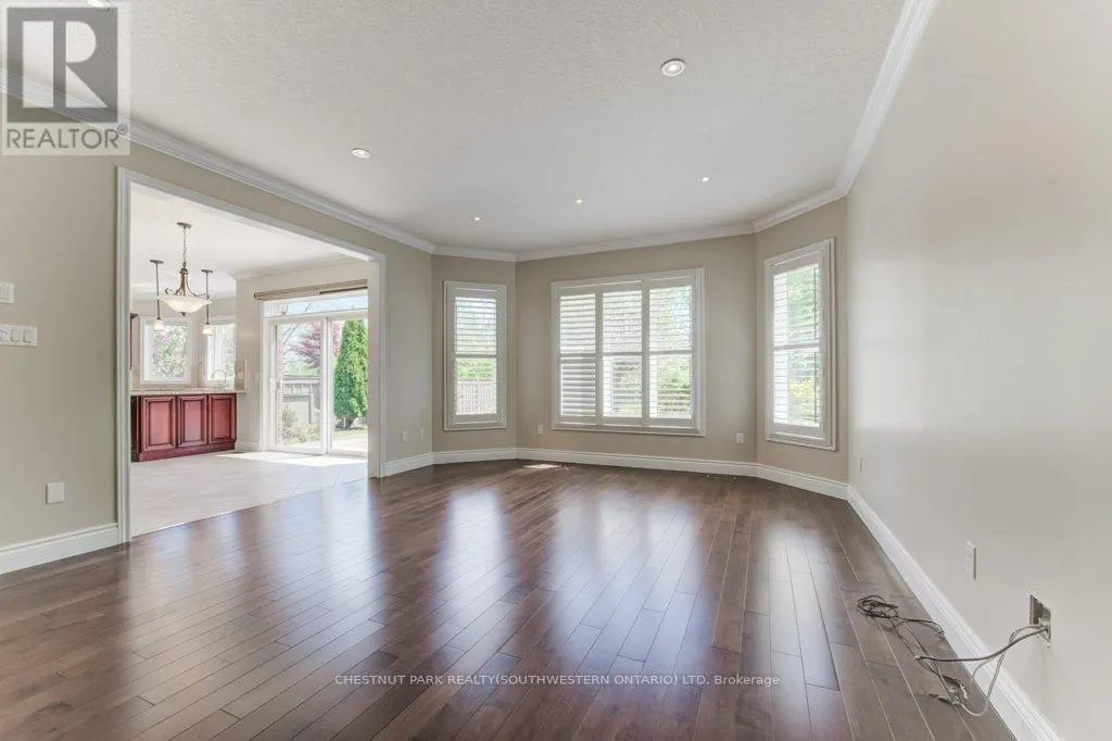 252 EDGEWATER CRESCENT