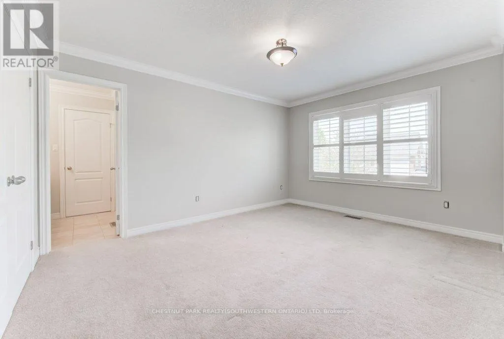 252 EDGEWATER CRESCENT