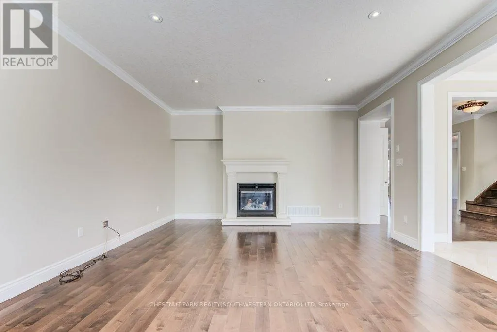 252 EDGEWATER CRESCENT