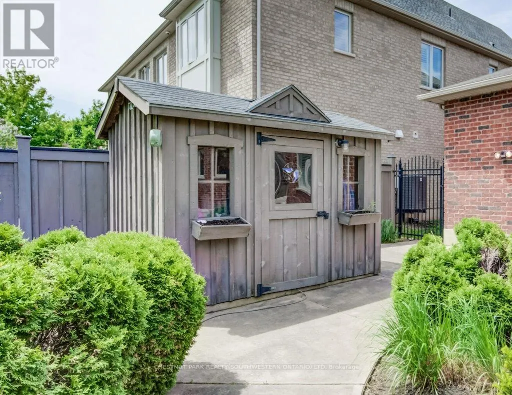 252 EDGEWATER CRESCENT