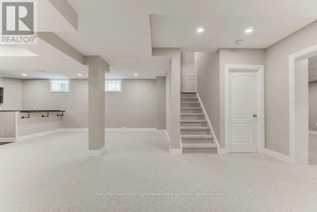 252 EDGEWATER CRESCENT