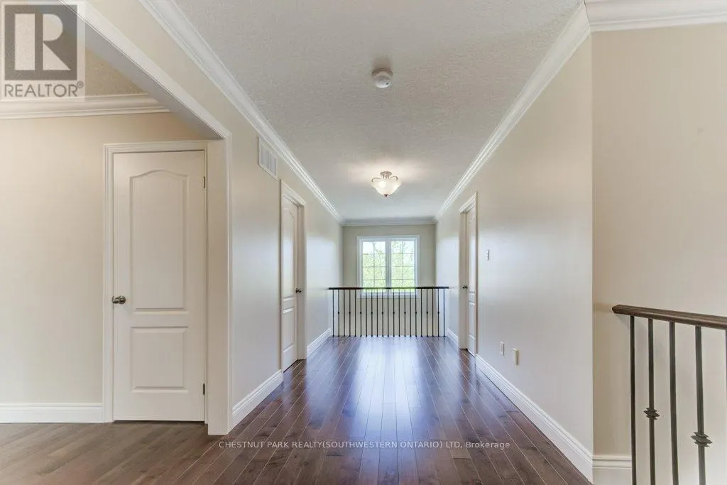 252 EDGEWATER CRESCENT