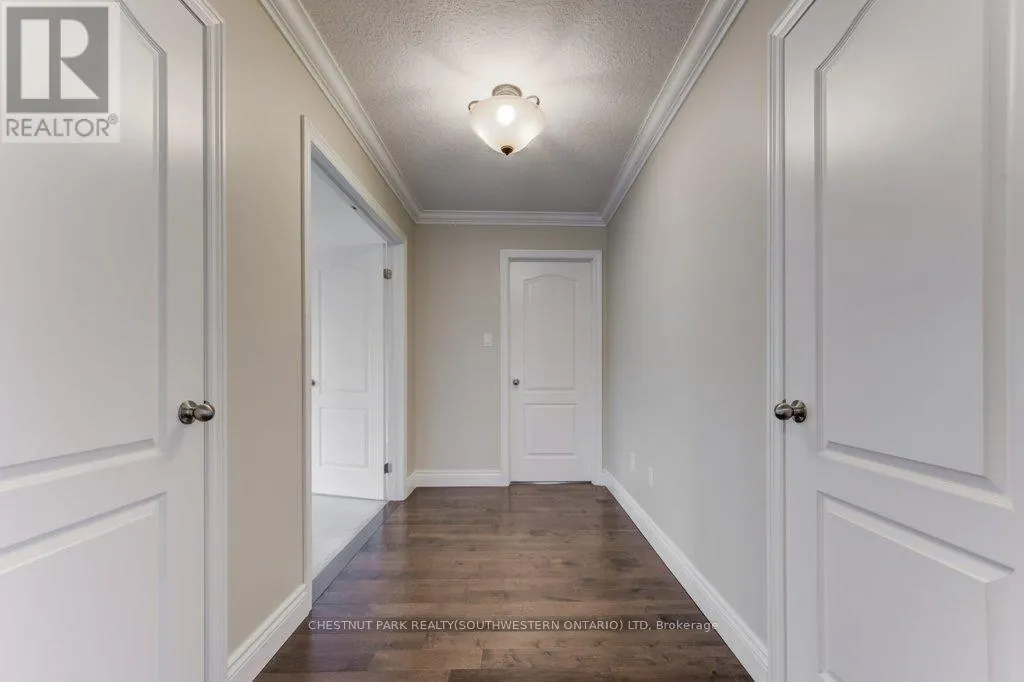 252 EDGEWATER CRESCENT