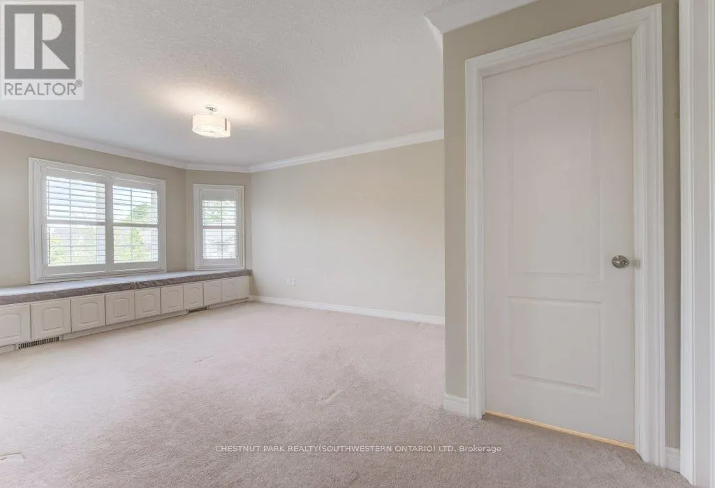 252 EDGEWATER CRESCENT