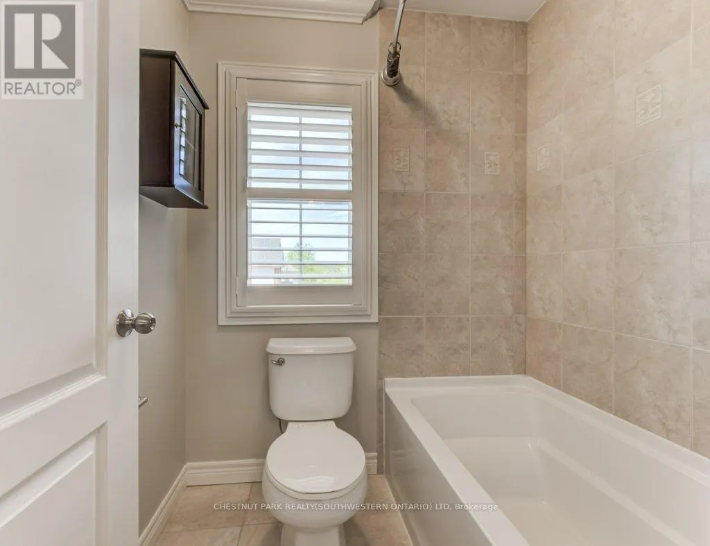 252 EDGEWATER CRESCENT