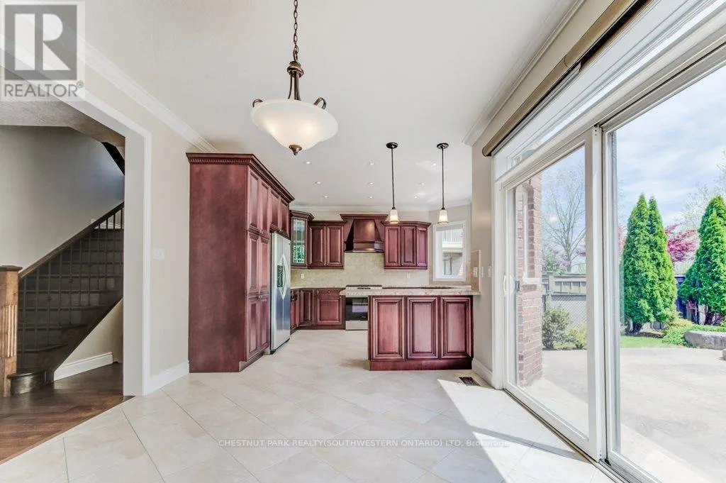 252 EDGEWATER CRESCENT