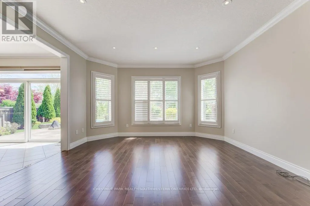 252 EDGEWATER CRESCENT