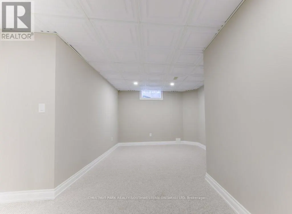 252 EDGEWATER CRESCENT