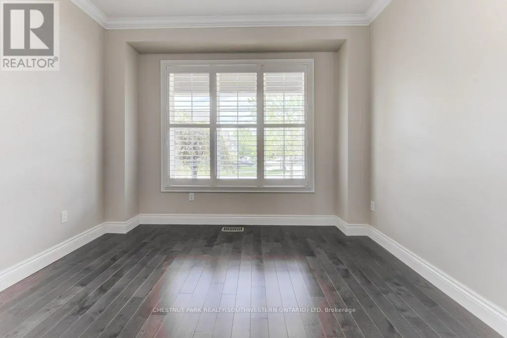 252 EDGEWATER CRESCENT