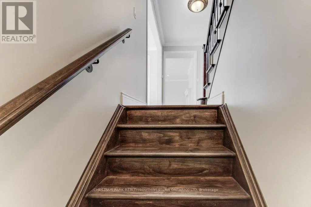 252 EDGEWATER CRESCENT