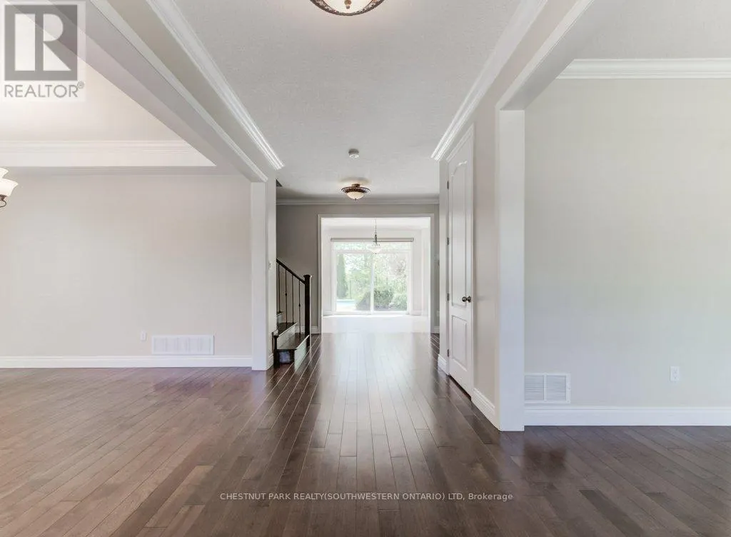 252 EDGEWATER CRESCENT