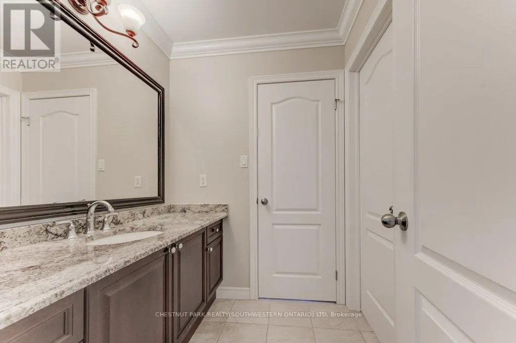252 EDGEWATER CRESCENT