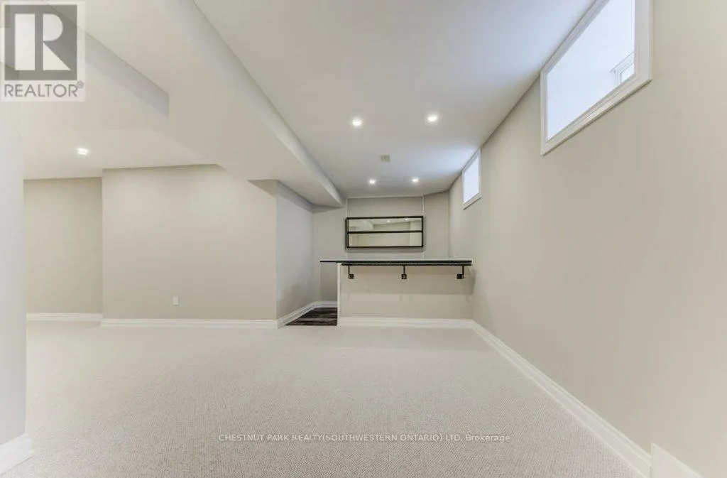 252 EDGEWATER CRESCENT