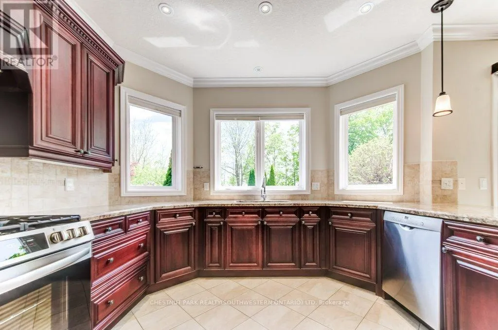 252 EDGEWATER CRESCENT