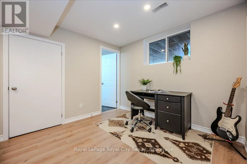 4 - 361 ARKELL ROAD, #4