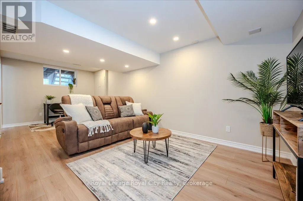 4 - 361 ARKELL ROAD, #4