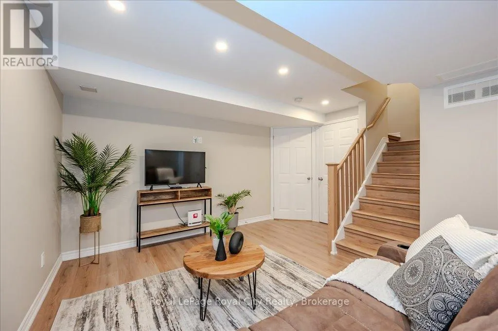 4 - 361 ARKELL ROAD, #4