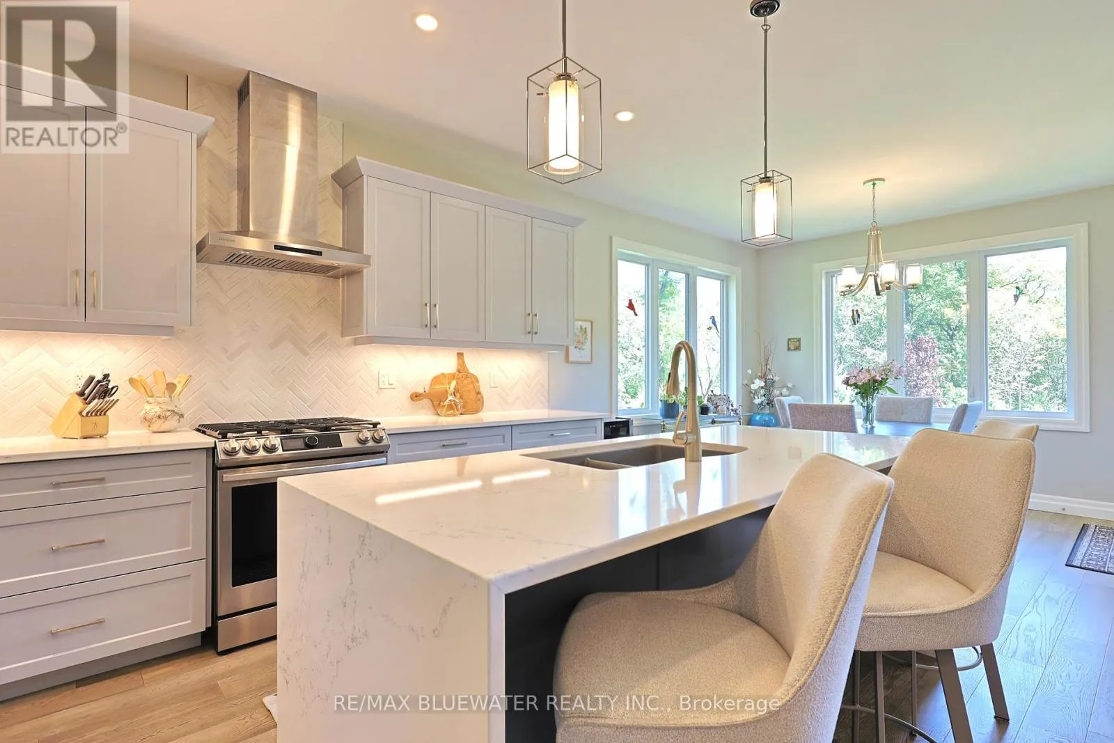8437 GOOSEMARSH LINE
