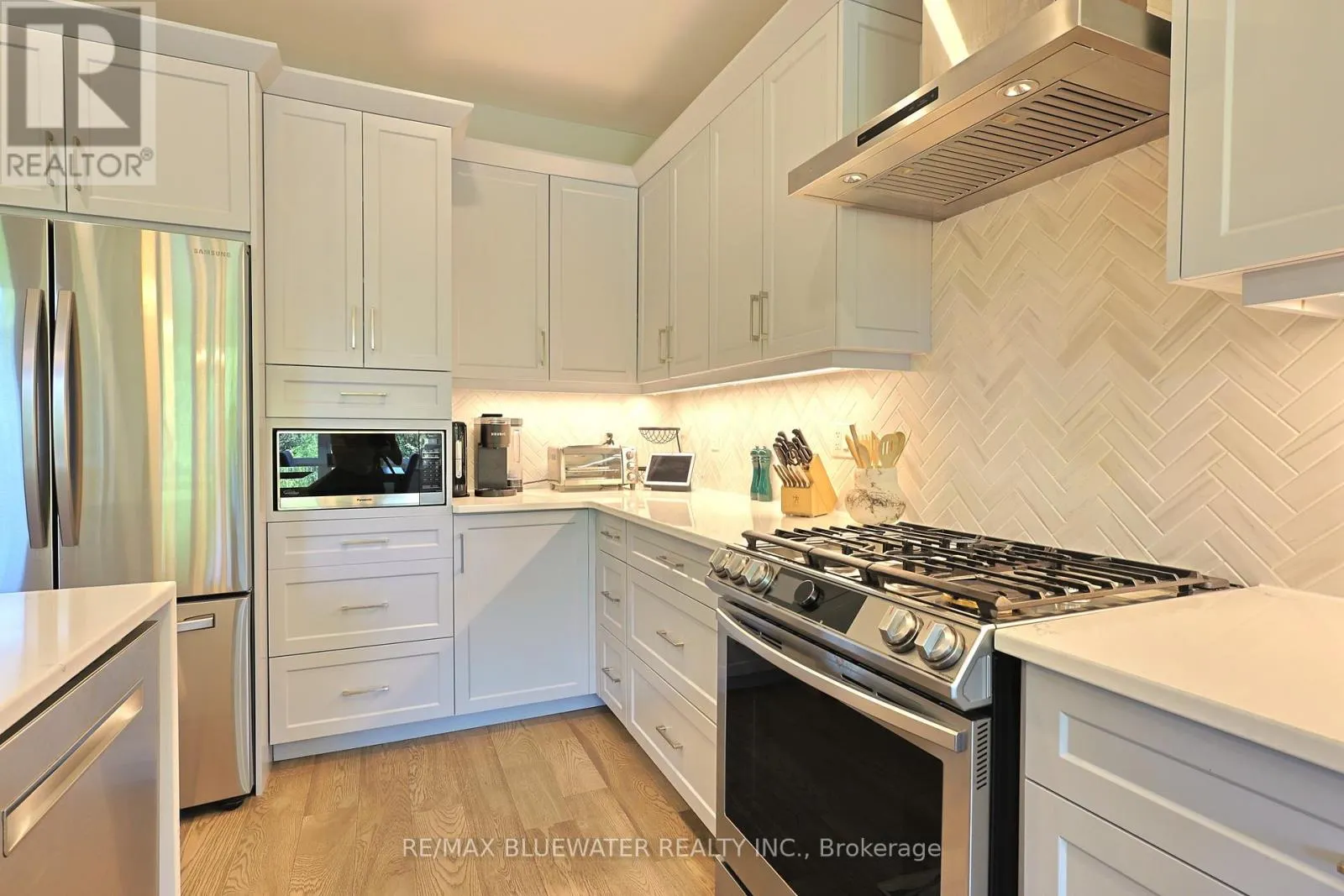 8437 GOOSEMARSH LINE