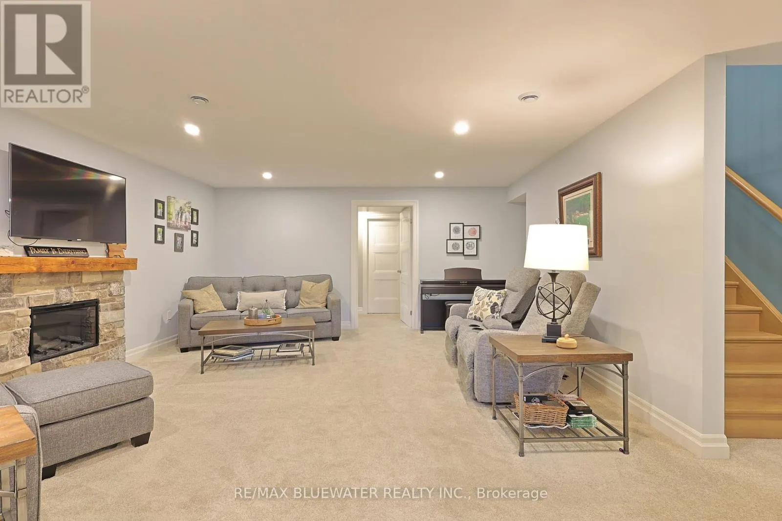8437 GOOSEMARSH LINE