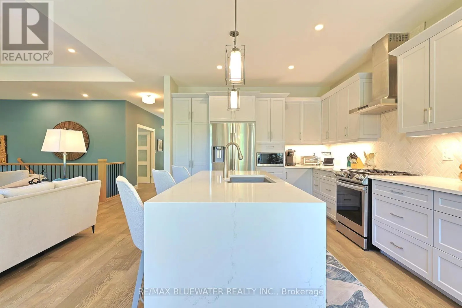 8437 GOOSEMARSH LINE