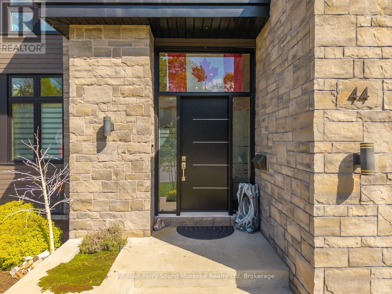 44 DENNIS DRIVE