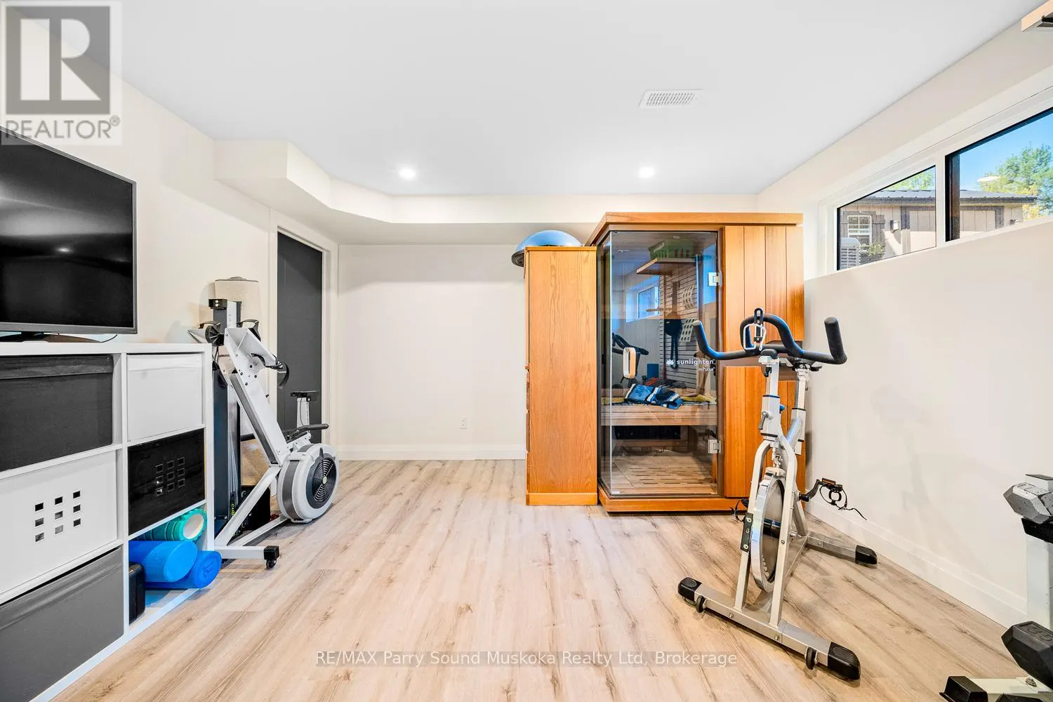 44 DENNIS DRIVE