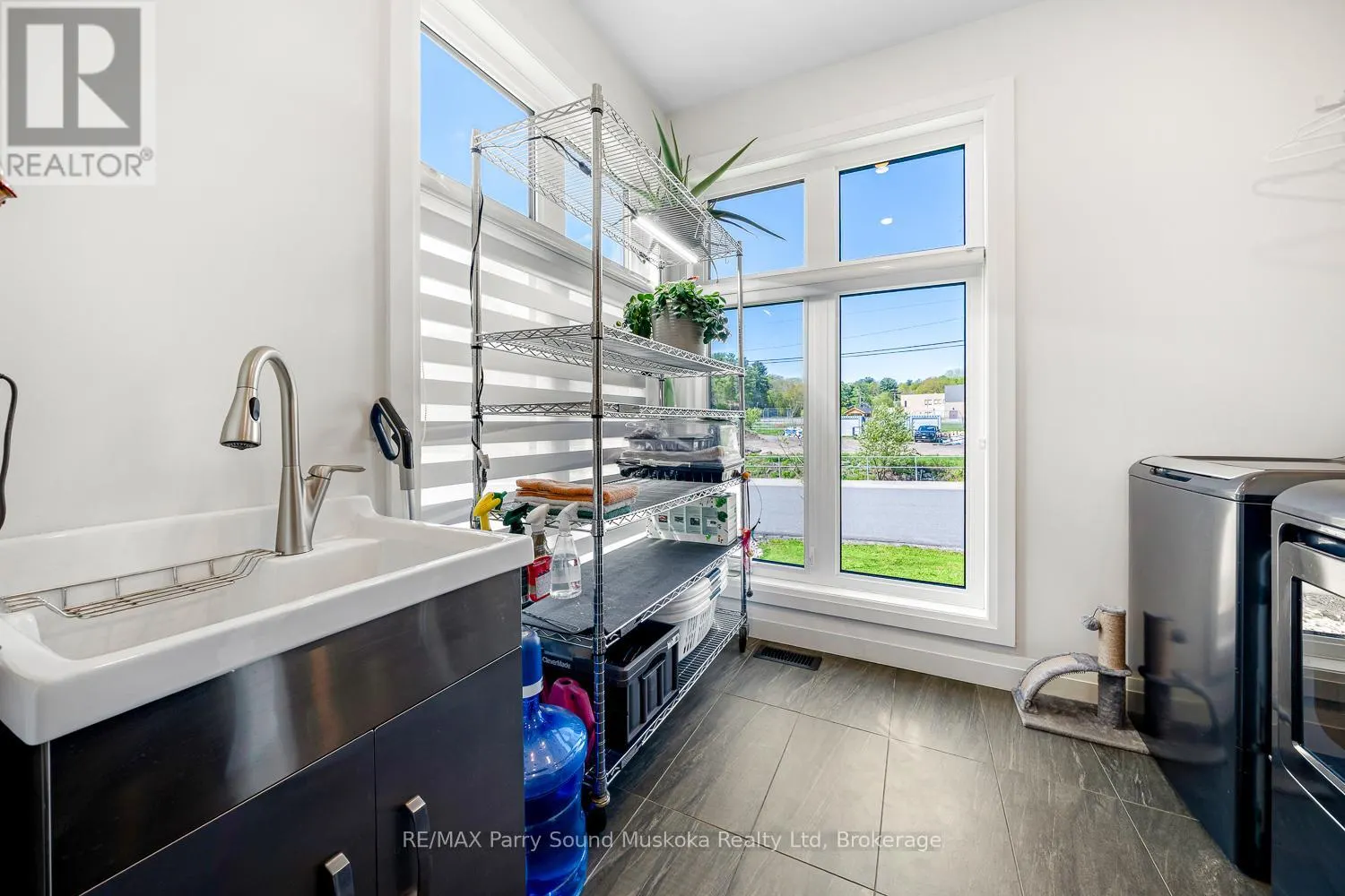 44 DENNIS DRIVE