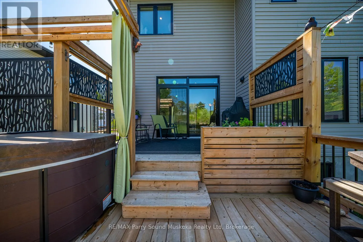 44 DENNIS DRIVE