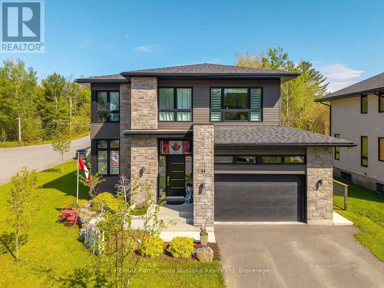 44 DENNIS DRIVE