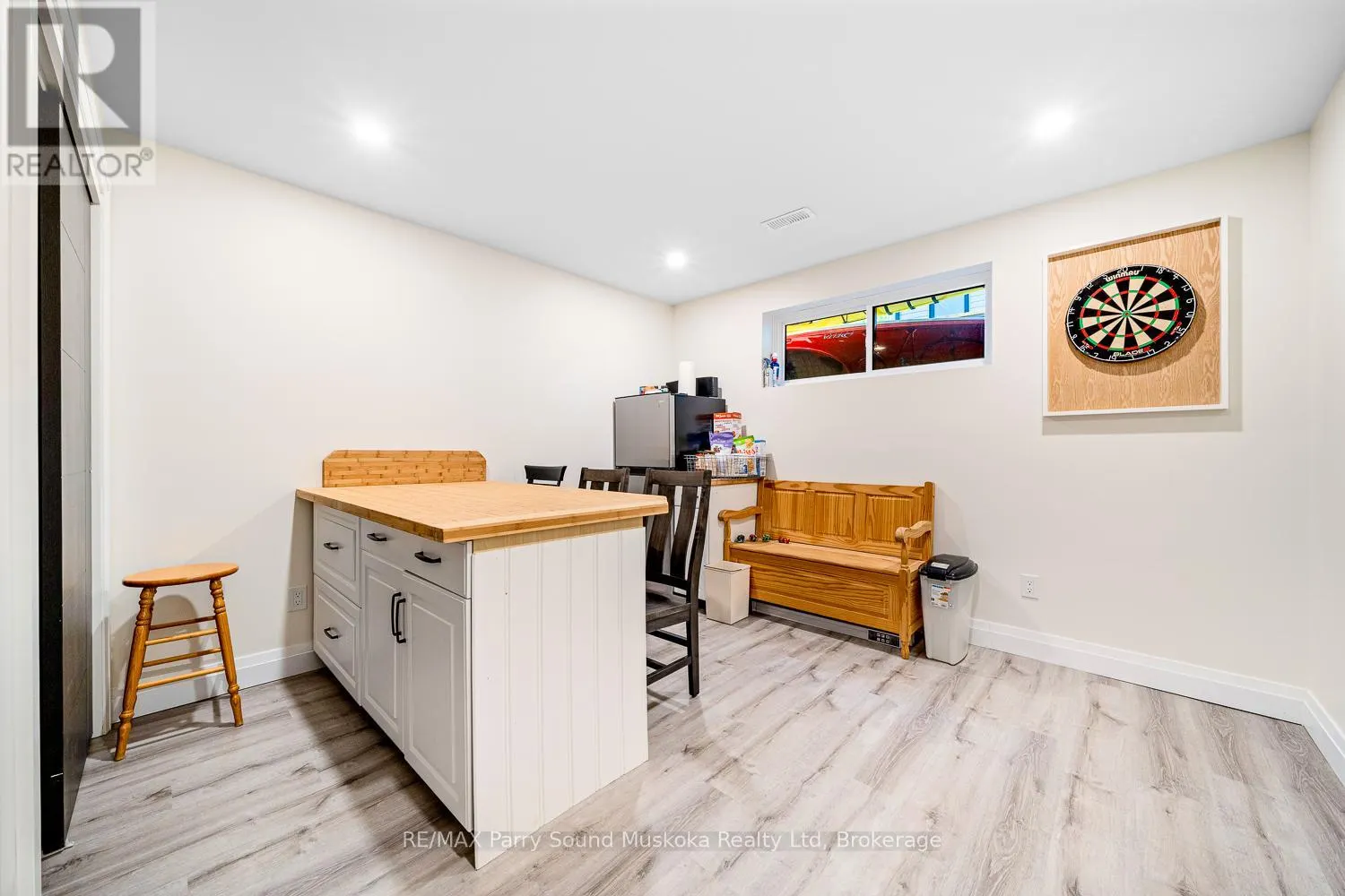 44 DENNIS DRIVE