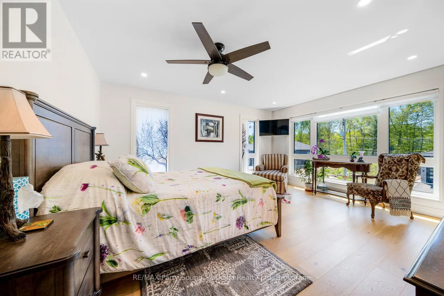 44 DENNIS DRIVE