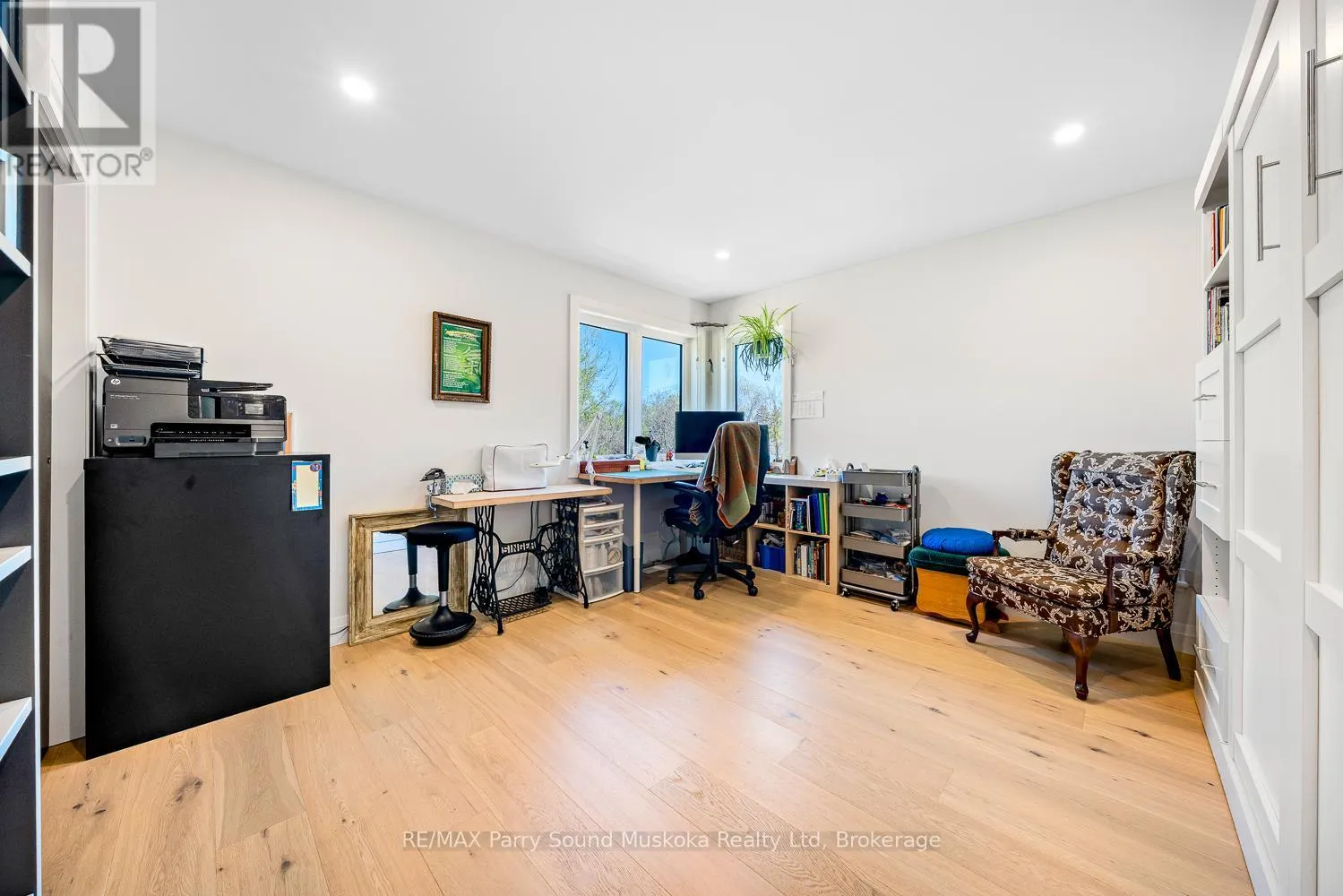 44 DENNIS DRIVE