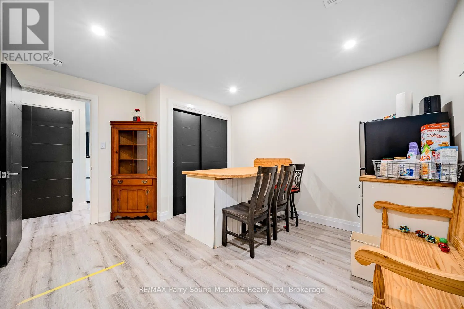 44 DENNIS DRIVE
