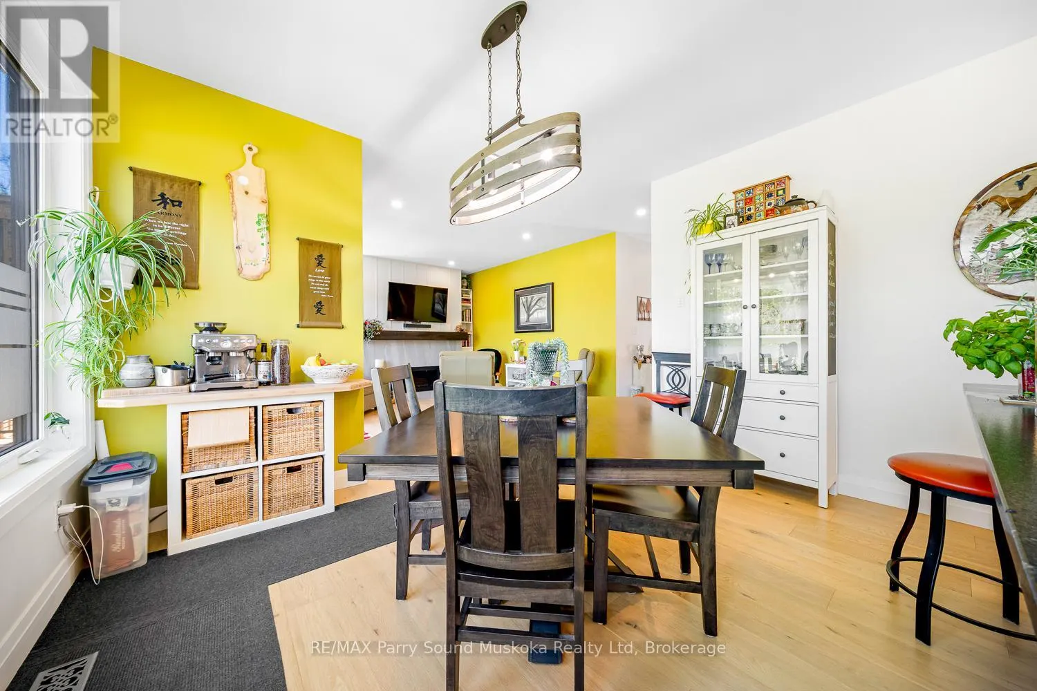 44 DENNIS DRIVE