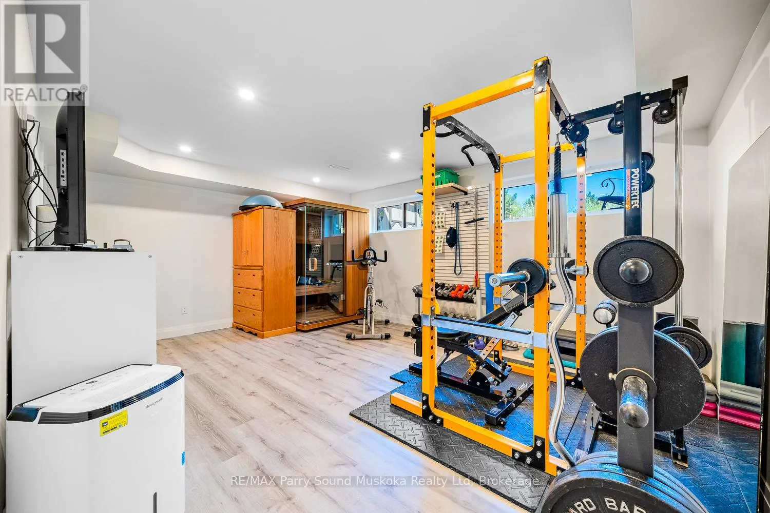44 DENNIS DRIVE