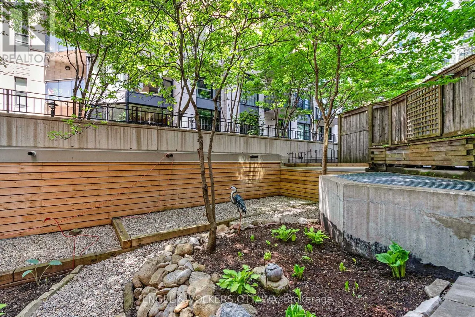 203 - 375 LISGAR STREET