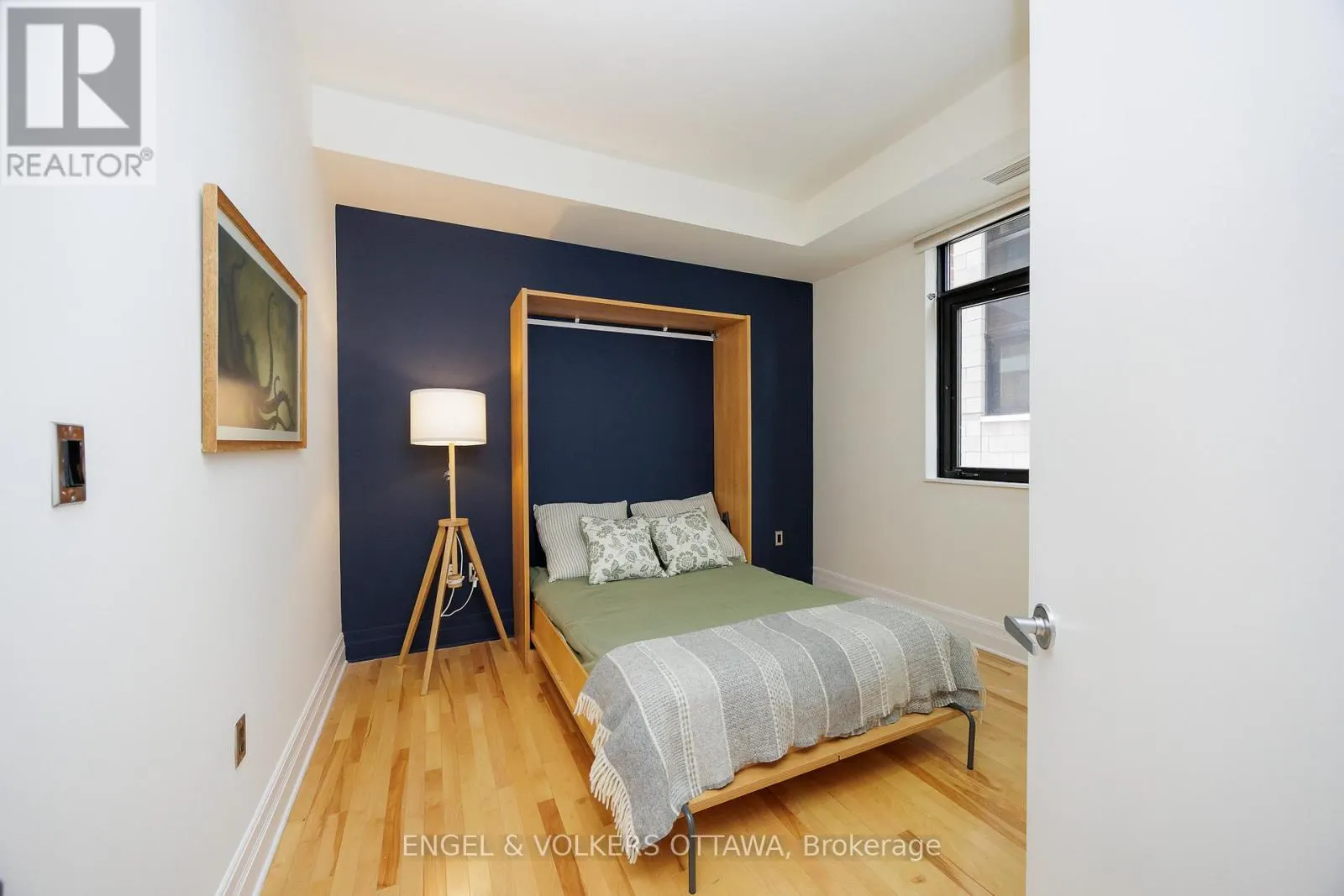 203 - 375 LISGAR STREET