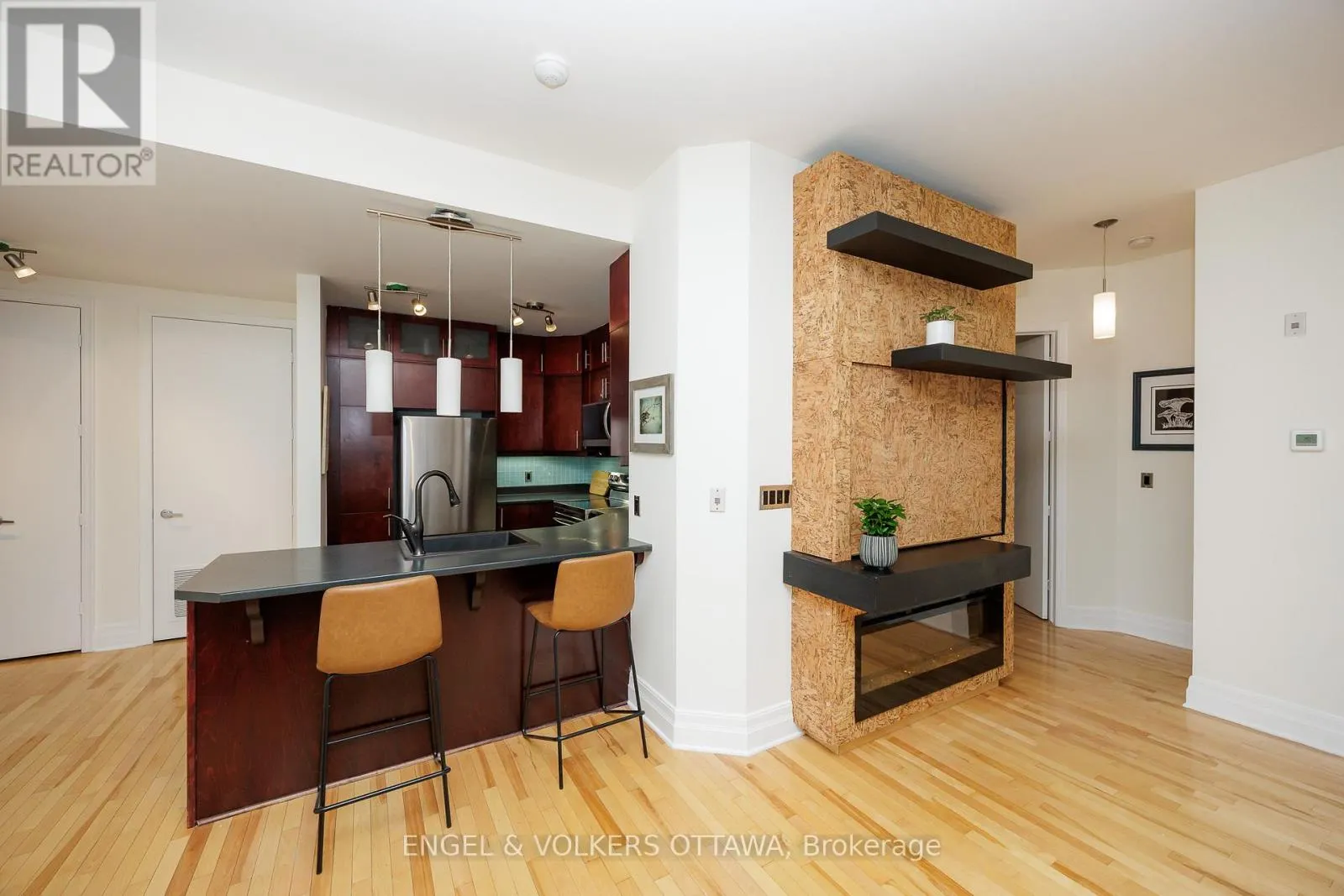 203 - 375 LISGAR STREET