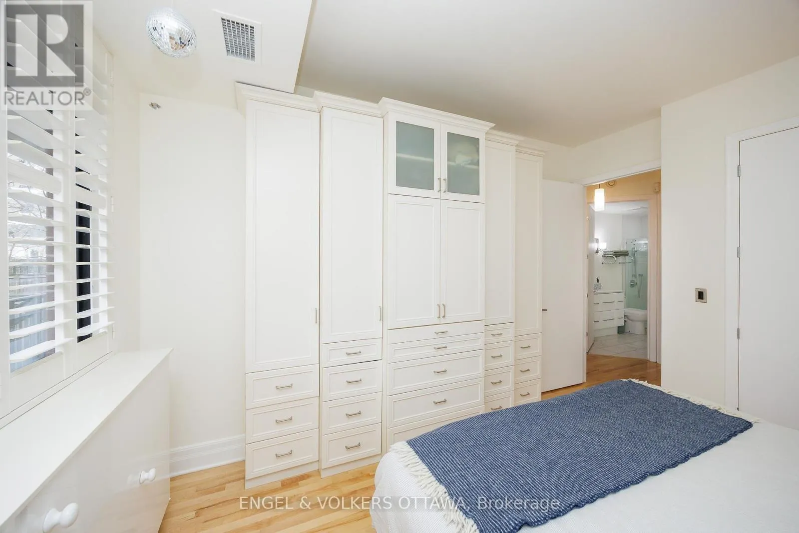 203 - 375 LISGAR STREET