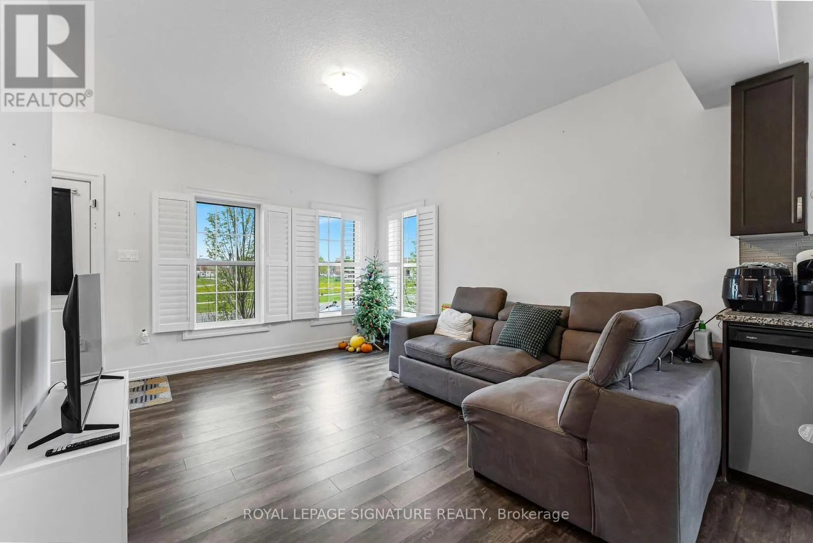 1 - 275 MAX BECKER DRIVE