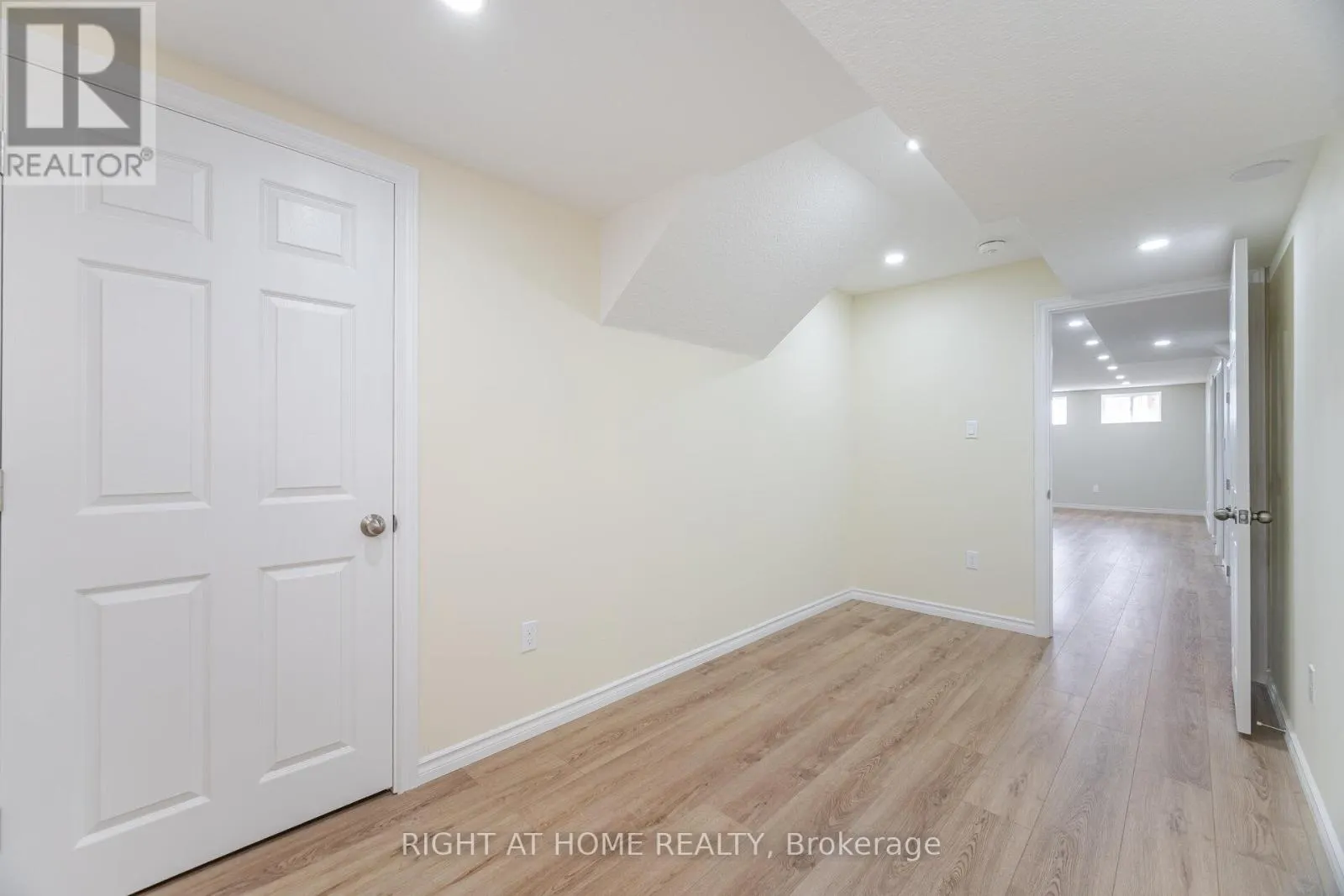 32 GEORGE BRIER DRIVE W