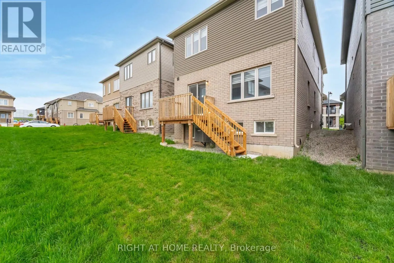 32 GEORGE BRIER DRIVE W