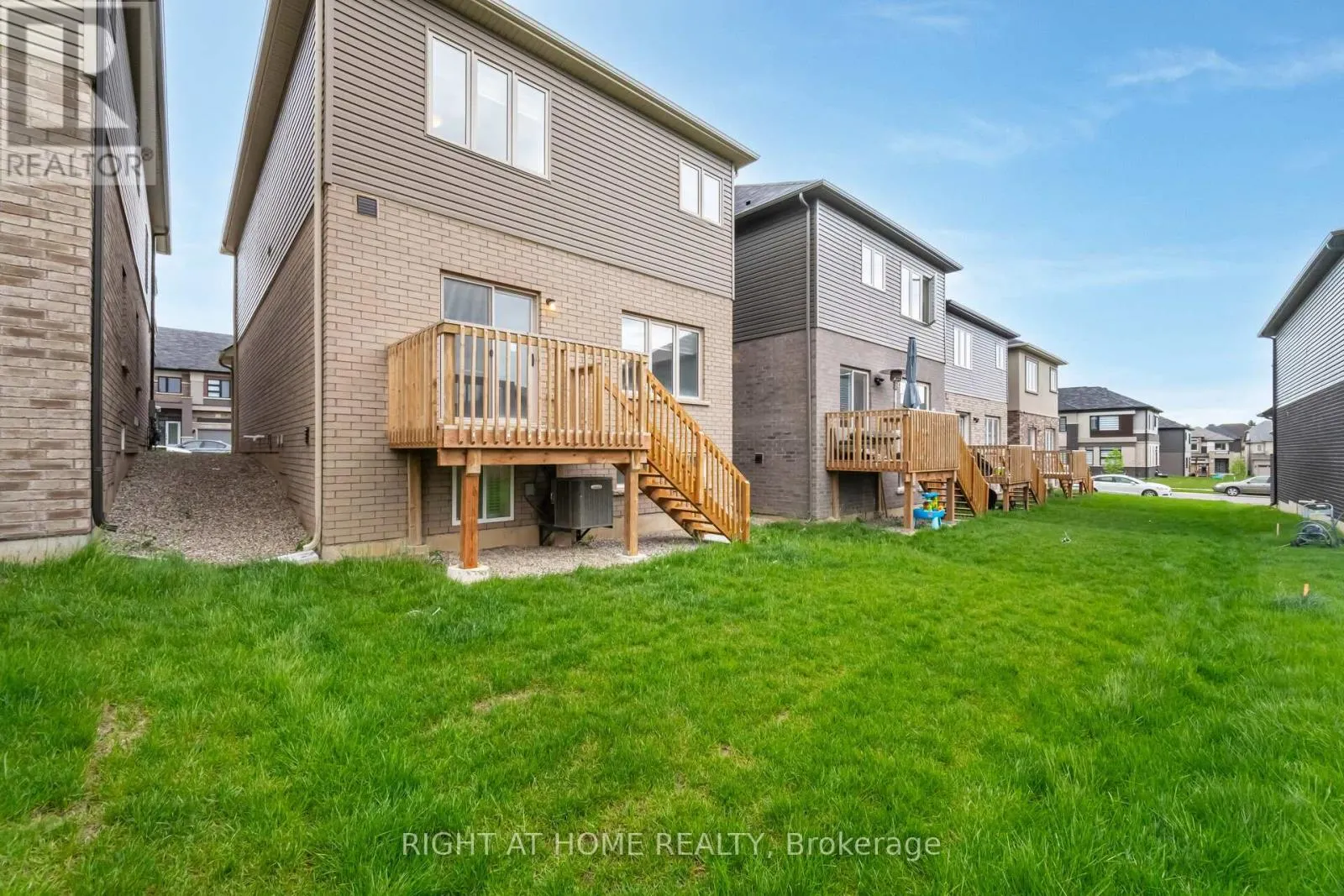 32 GEORGE BRIER DRIVE W