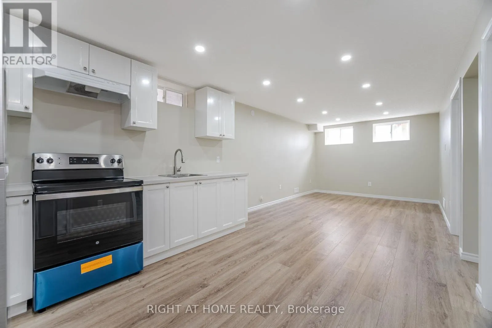 32 GEORGE BRIER DRIVE W