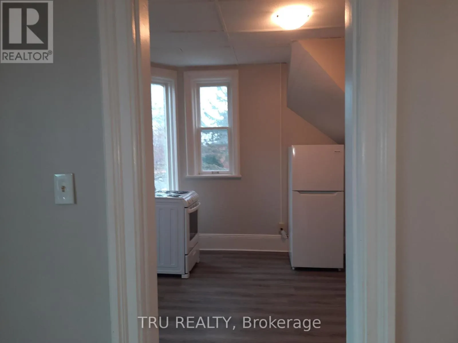 33 LAKESHORE DRIVE