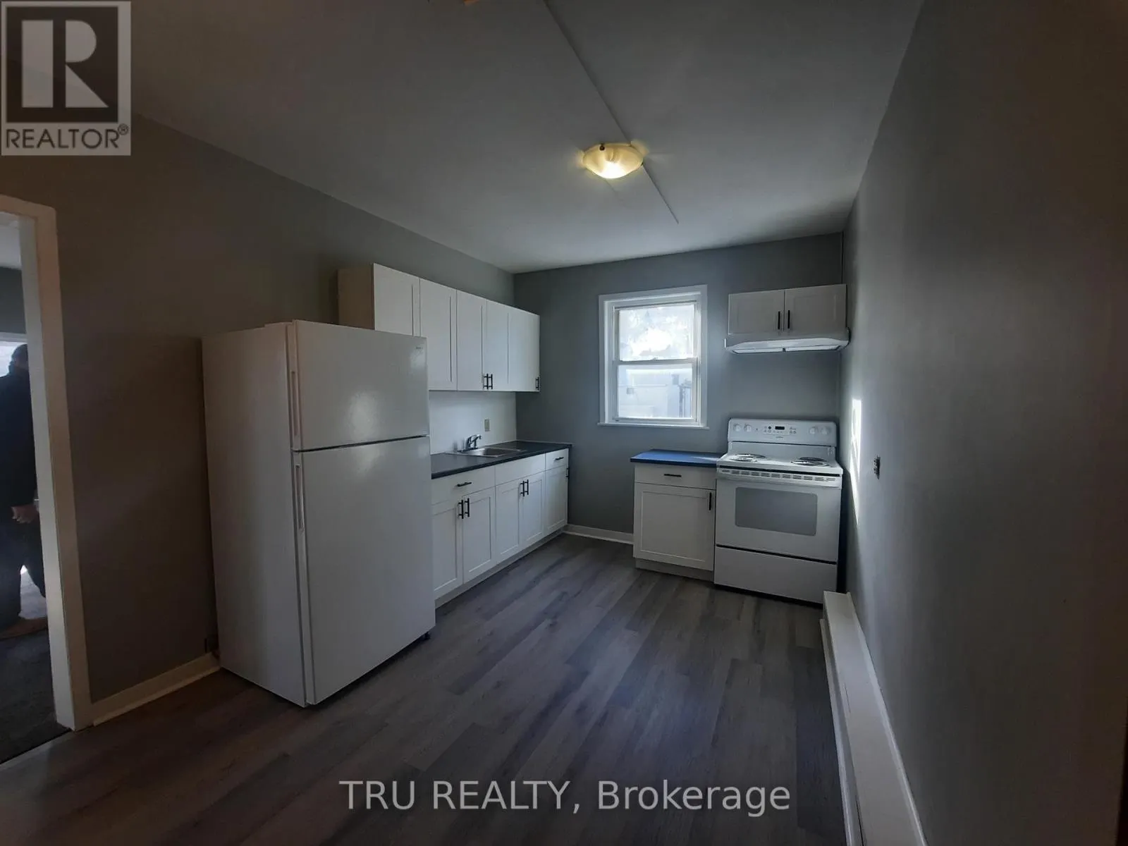 33 LAKESHORE DRIVE