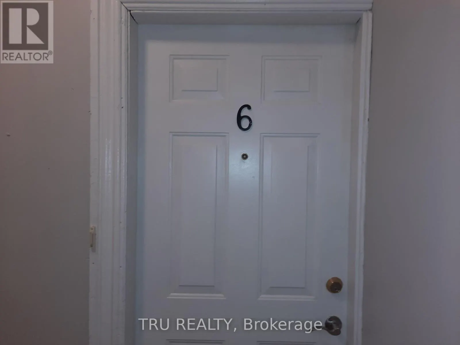 33 LAKESHORE DRIVE