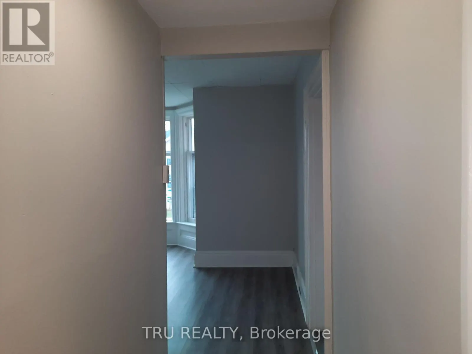 33 LAKESHORE DRIVE