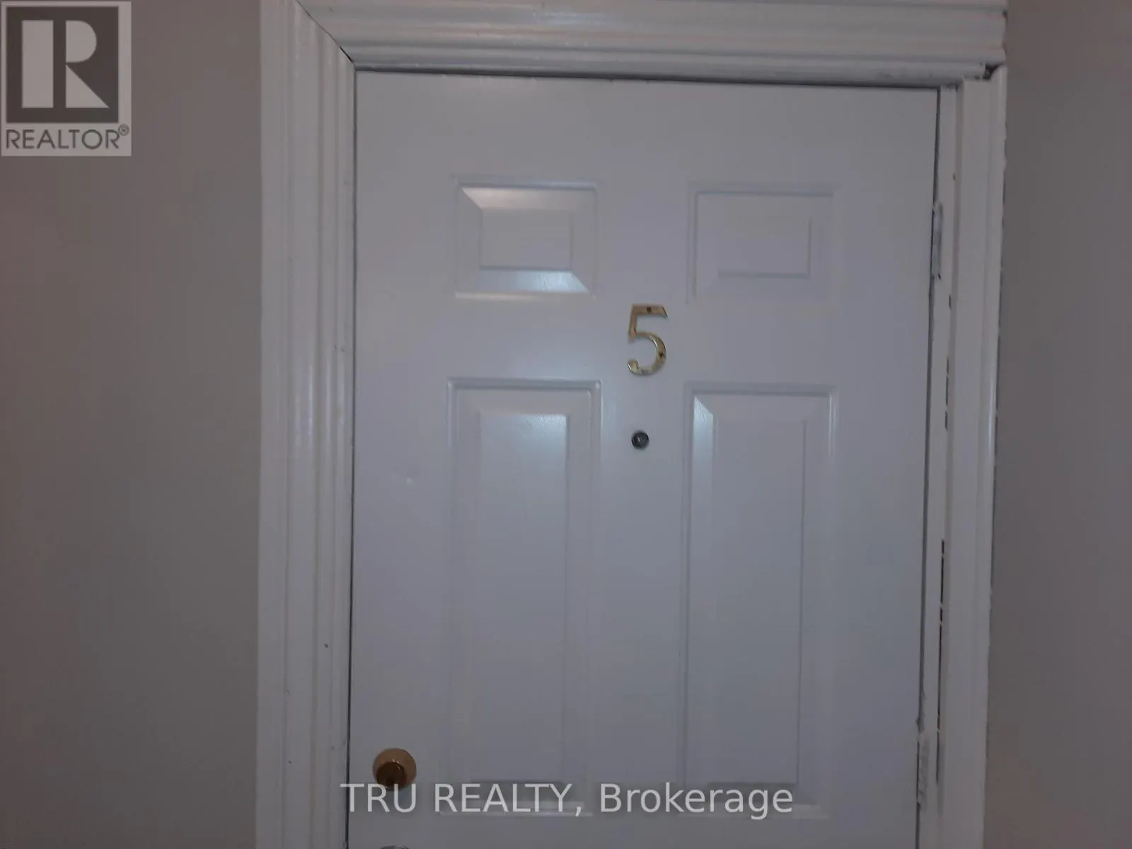 33 LAKESHORE DRIVE